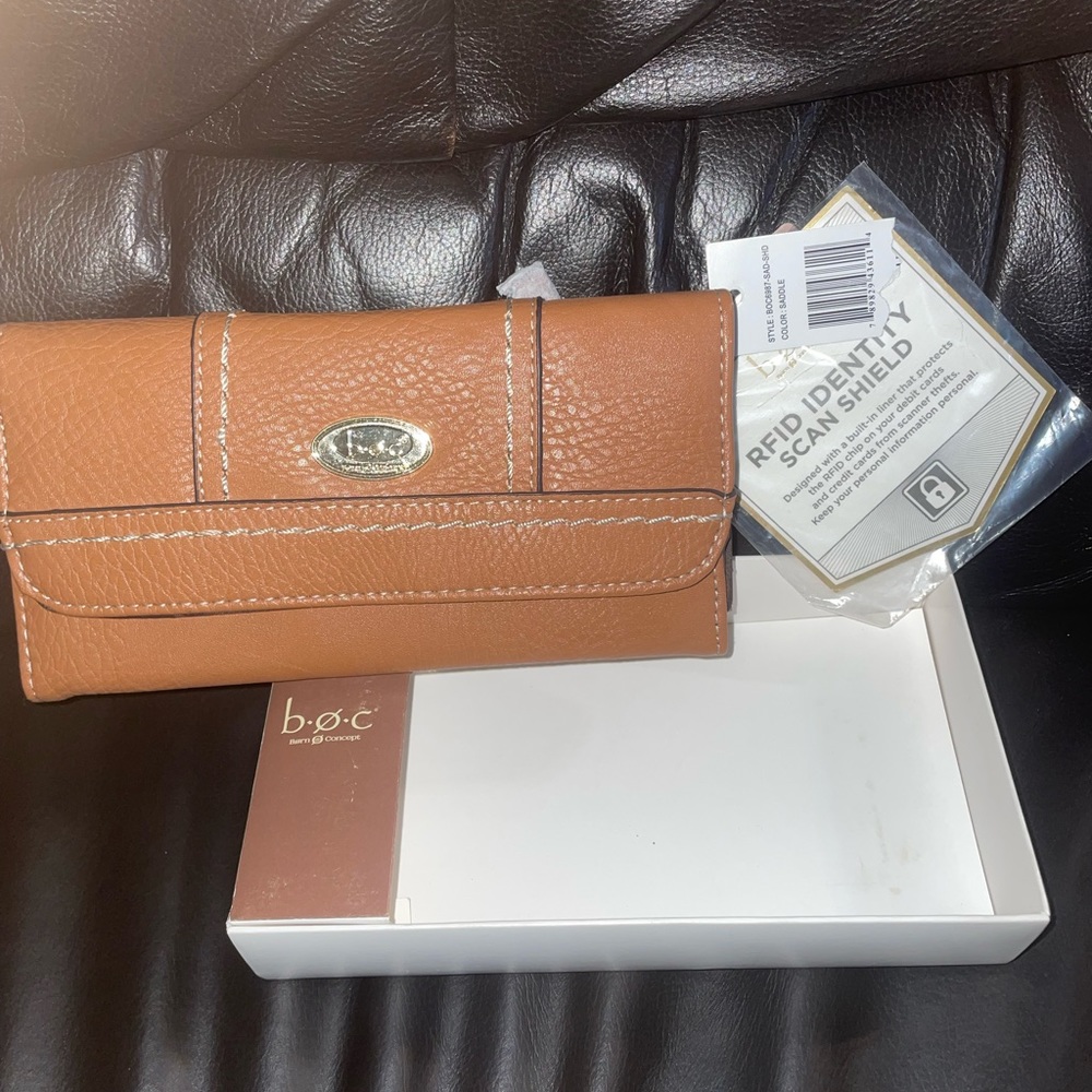 NWT b.o.c genuine leather brown wallet in box with tags